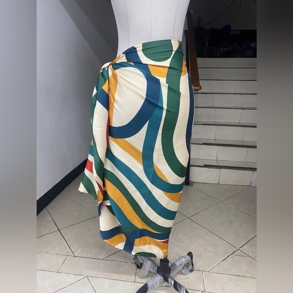 Colorful Geometric Two-Piece Set - Picture 4 of 4